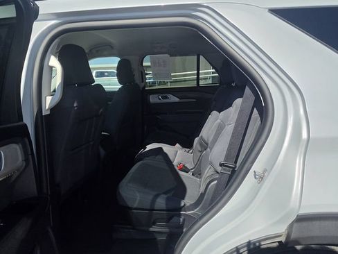 Used 2025 Ford Explorer Active AWD/4WD image 30