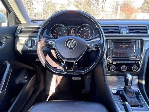 Used 2017 Volkswagen Passat 1.8T SE w/ SE Lighting Package image 5
