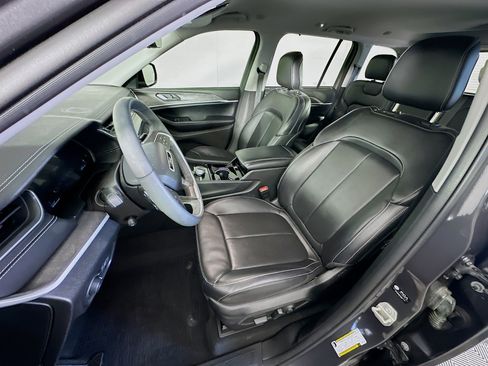 Used 2023 Jeep Grand Cherokee Limited w/ Luxury Tech Group II image 13