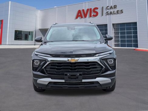 Used 2025 Chevrolet TrailBlazer LT AWD/4WD image 2