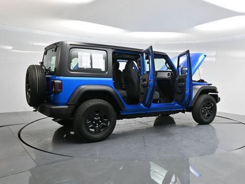 Used 2025 Jeep Wrangler Sport image 5