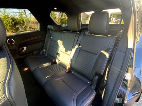 Used 2025 Land Rover Discovery Dynamic SE AWD/4WD image 20