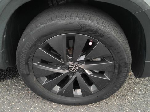 Used 2022 Volkswagen Taos S AWD/4WD image 32