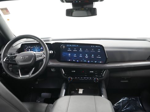 Used 2025 Chevrolet Suburban Z71 AWD/4WD image 15