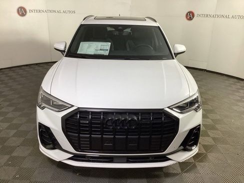 Used 2025 Audi Q3 2.0T Premium w/ Convenience Package image 2