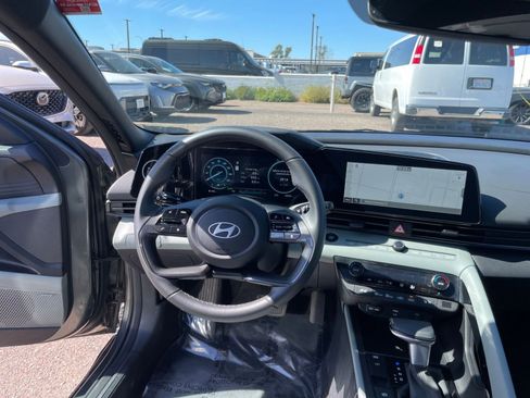 Used 2025 Hyundai Elantra Limited image 37