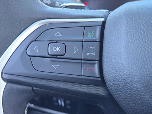 New 2025 Jeep Grand Cherokee Altitude image 36