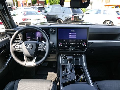 Used 2026 Lexus GX 550 AWD/4WD image 13
