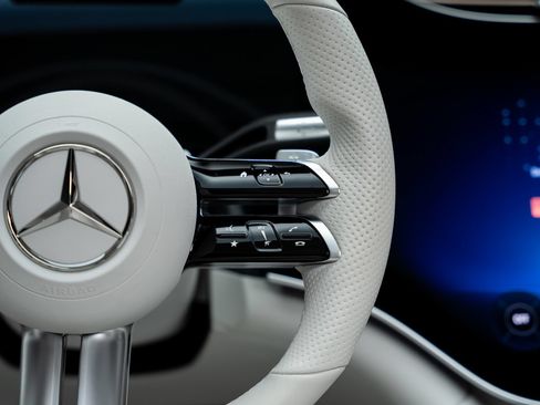 Used 2022 Mercedes-Benz EQS 580 4MATIC Sedan image 46
