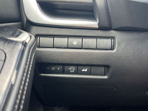 Certified 2025 Nissan Rogue SV AWD/4WD image 14