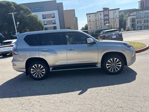 Used 2023 Lexus GX 460 Luxury w/ Accessory Package AWD/4WD image 6