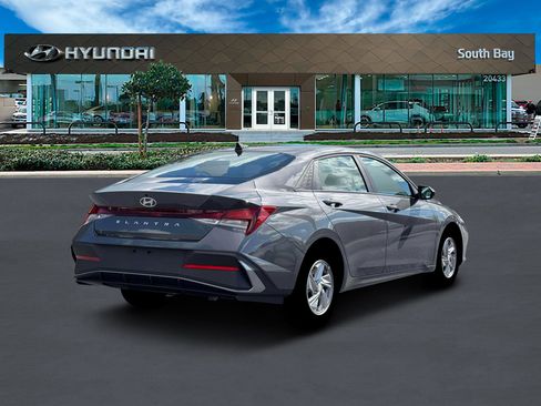 New 2026 Hyundai Elantra SE image 7