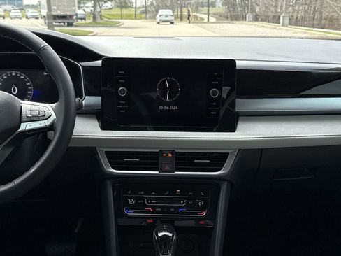 Used 2025 Volkswagen Taos SE FWD image 19