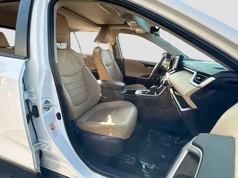 Used 2019 Toyota RAV4 XLE Premium FWD image 25