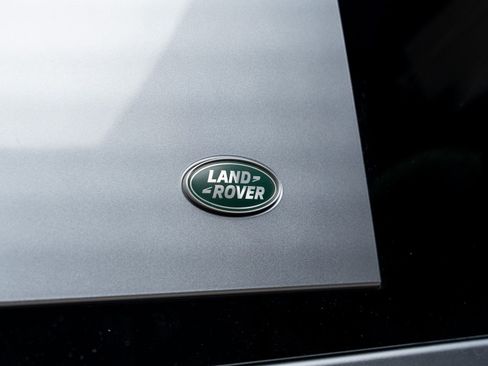 Used 2023 Land Rover Defender 110 SE image 14