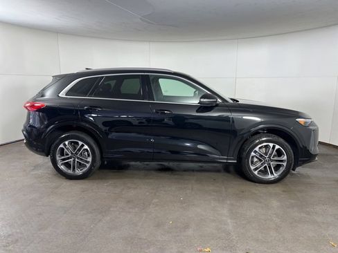 Used 2025 Audi Q5 Premium Plus w/ Premium Plus image 8