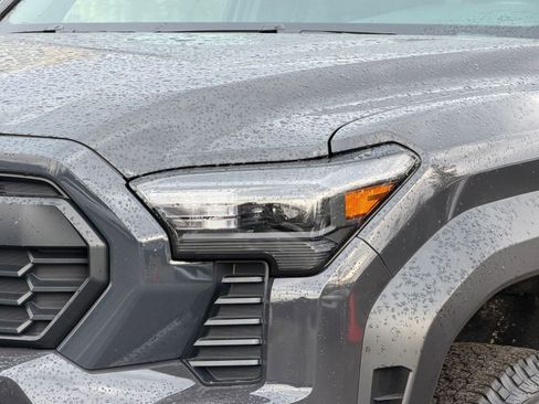 Used 2024 Toyota Tacoma TRD Off-Road image 11
