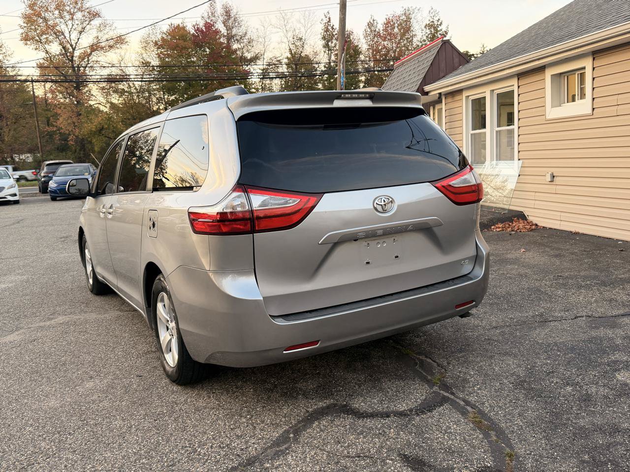 Used 2017 Toyota Sienna LE FWD image 5