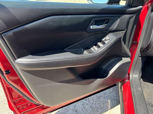 Used 2025 Nissan Rogue SV FWD image 18