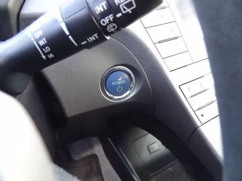 Used 2014 Toyota Prius Two image 17