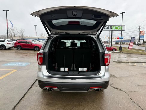 Used 2018 Ford Explorer XLT w/ Equipment Group 202A image 13