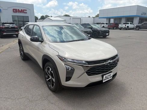 New 2026 Chevrolet Trax RS w/ Driver Confidence Package FWD image 8