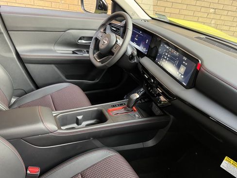 New 2026 Nissan Kicks SR w/ Cold Weather Package AWD/4WD image 13