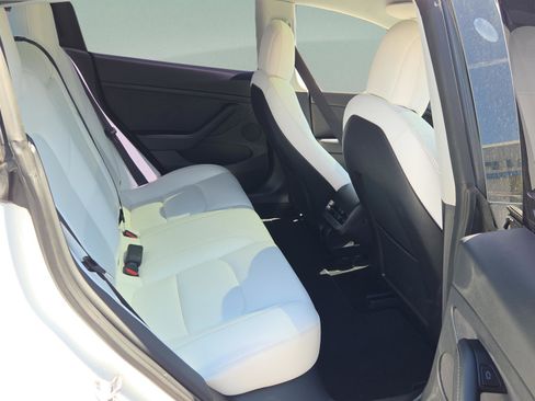 Used 2021 Tesla Model 3 Performance image 18