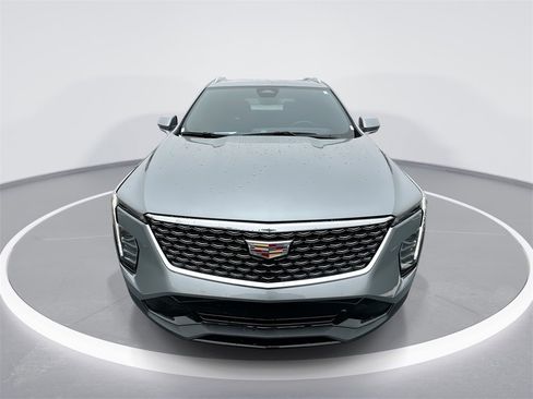 Used 2024 Cadillac XT4 Premium Luxury w/ Technology Package image 3