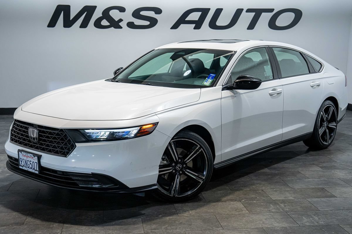 Used 2025 Honda Accord Sport image 2