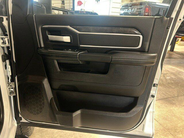 Used 2024 RAM 2500 Big Horn w/ Night Edition AWD/4WD image 7
