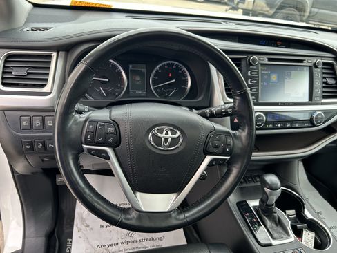 Used 2017 Toyota Highlander Limited Platinum AWD/4WD image 23