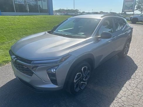 Certified 2024 Chevrolet Trax RS w/ Driver Confidence Package image 2