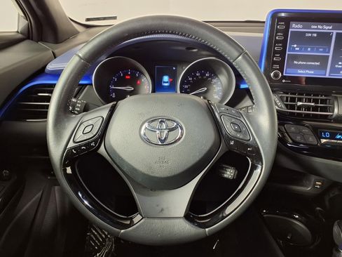 Used 2022 Toyota C-HR XLE image 22