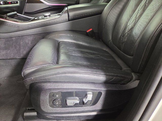 Used 2025 BMW X5 xDrive50e AWD/4WD image 31