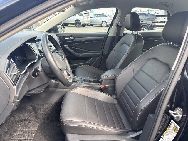 Used 2024 Volkswagen Jetta SE FWD image 15