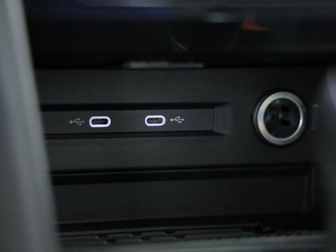 New 2025 Volkswagen Taos SE w/ Panoramic Sunroof Package image 21