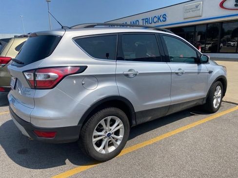Used 2018 Ford Escape SE w/ Ford Safe & Smart Package FWD image 5