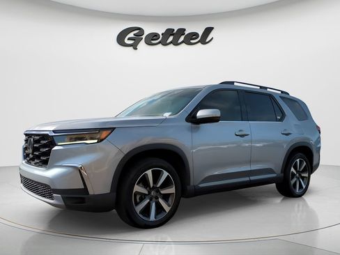 Used 2024 Honda Pilot Touring image 1