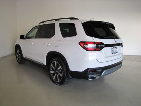 Certified 2025 Honda Pilot Touring image 23