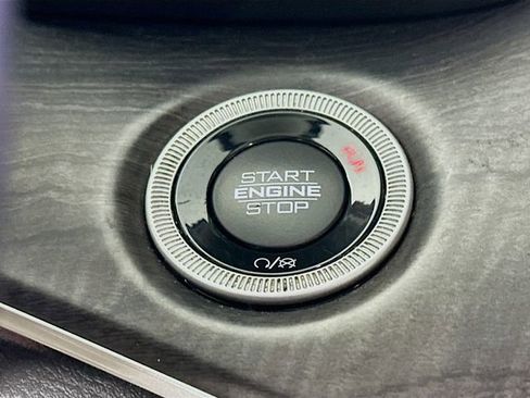 Used 2021 Jeep Grand Cherokee L Limited image 22