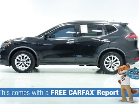 Used 2020 Nissan Rogue SV image 2