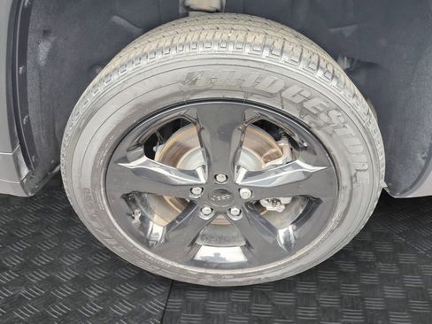 Used 2021 Jeep Grand Cherokee L Laredo image 21