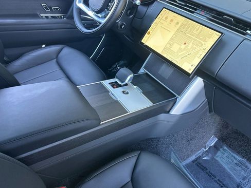 New 2026 Land Rover Range Rover Long Wheelbase Autobiography image 26
