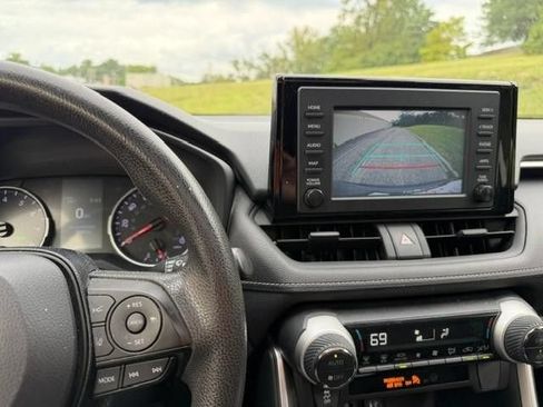 Used 2019 Toyota RAV4 XLE AWD/4WD image 11