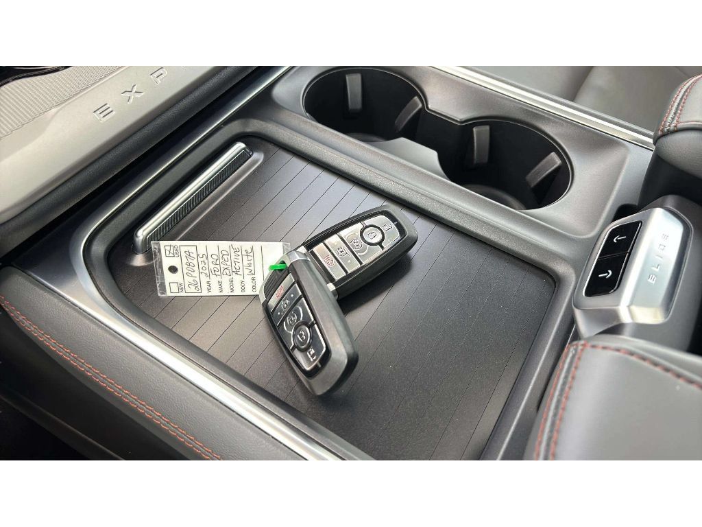 Used 2025 Ford Expedition Active AWD/4WD image 21