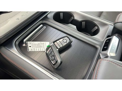 Used 2025 Ford Expedition Active AWD/4WD image 21