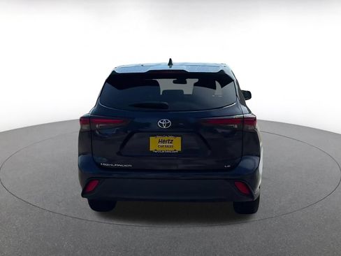 Used 2025 Toyota Highlander LE FWD image 10