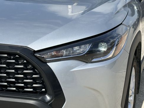 Used 2024 Toyota Corolla Cross LE FWD image 12