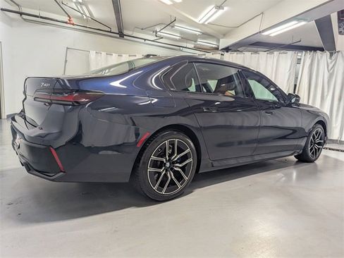Used 2023 BMW 740i image 4